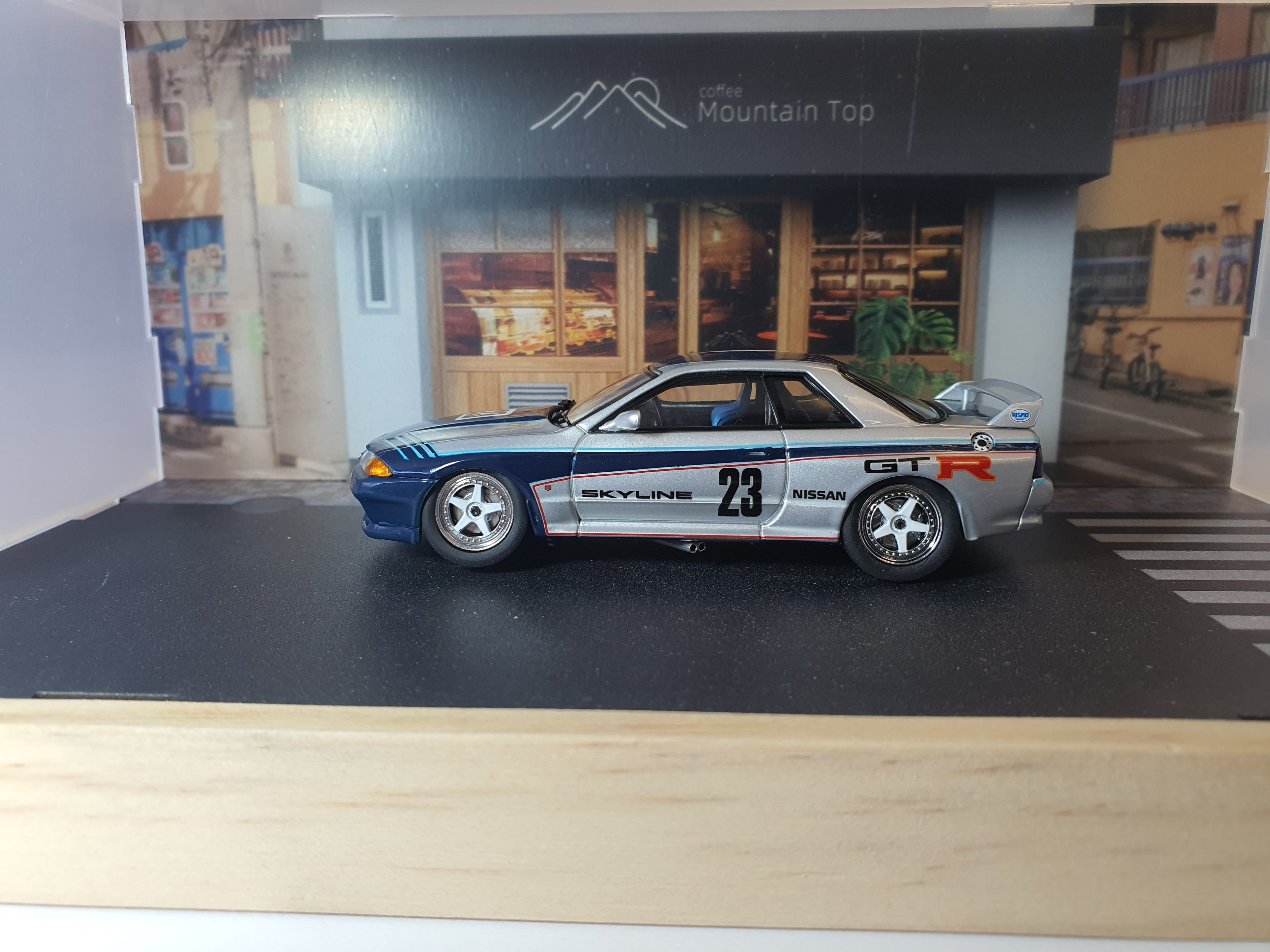 Nissan Skyline GT-r R32 Taisan 1/43 by Ebbro
