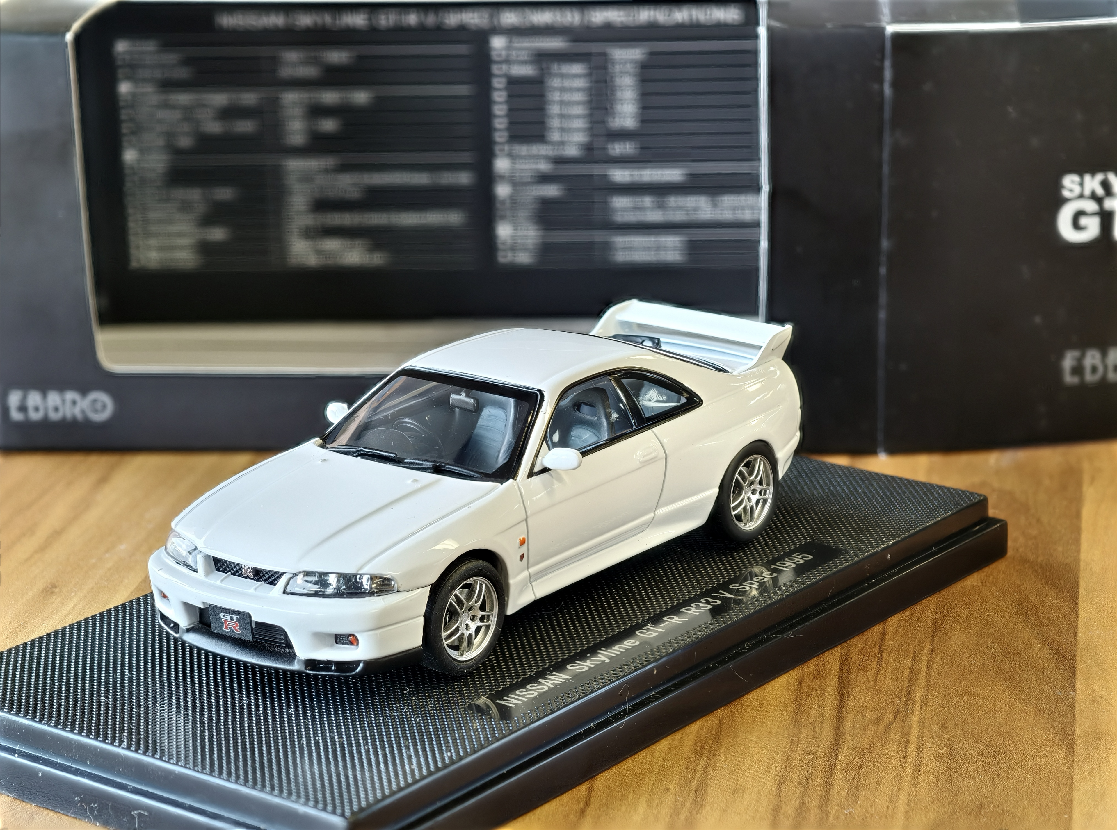 Nissan Skyline GTR R33 in White 1/43 scale Ebbro