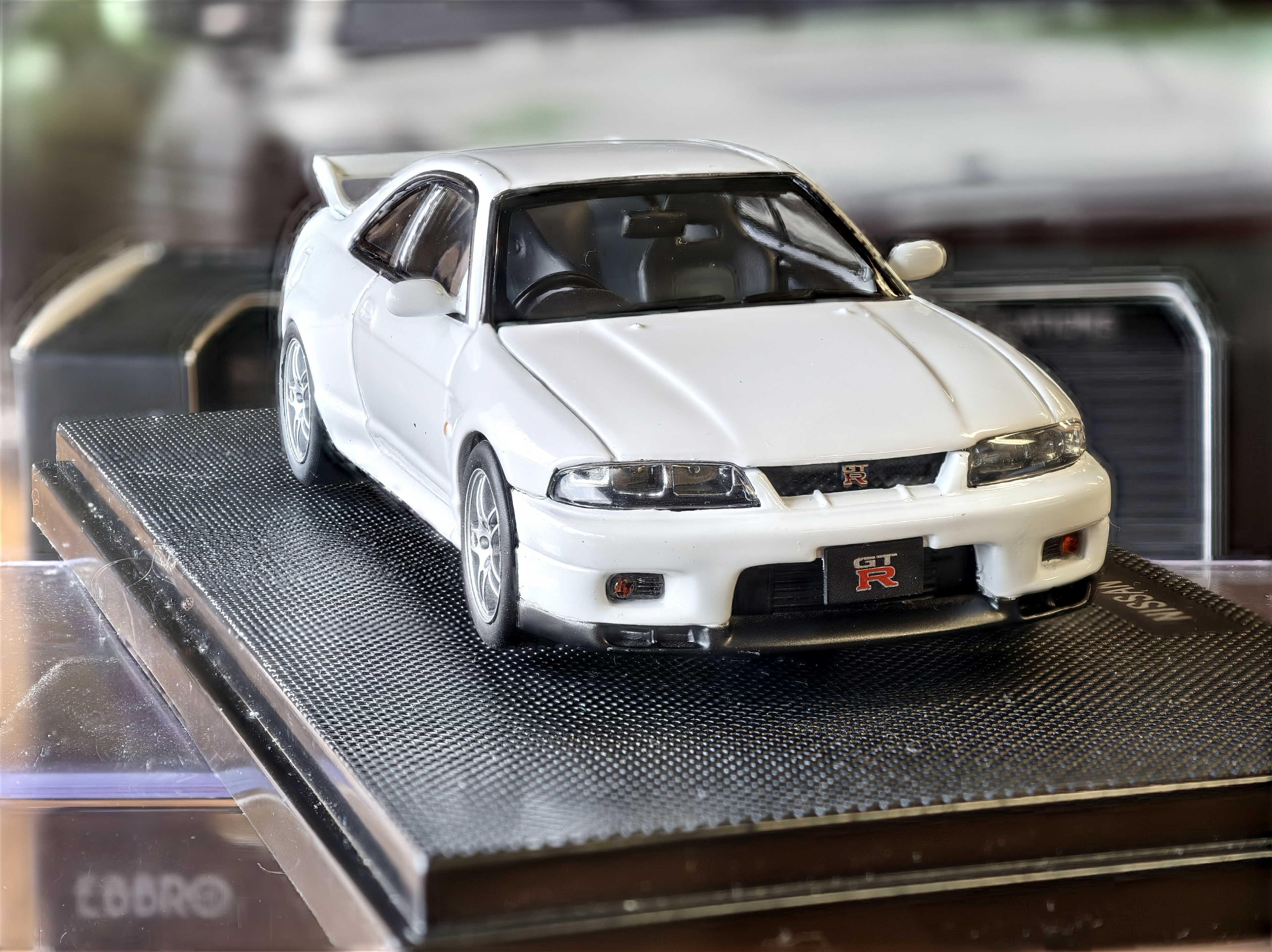 Nissan Skyline GTR R33 in White 1/43 scale Ebbro