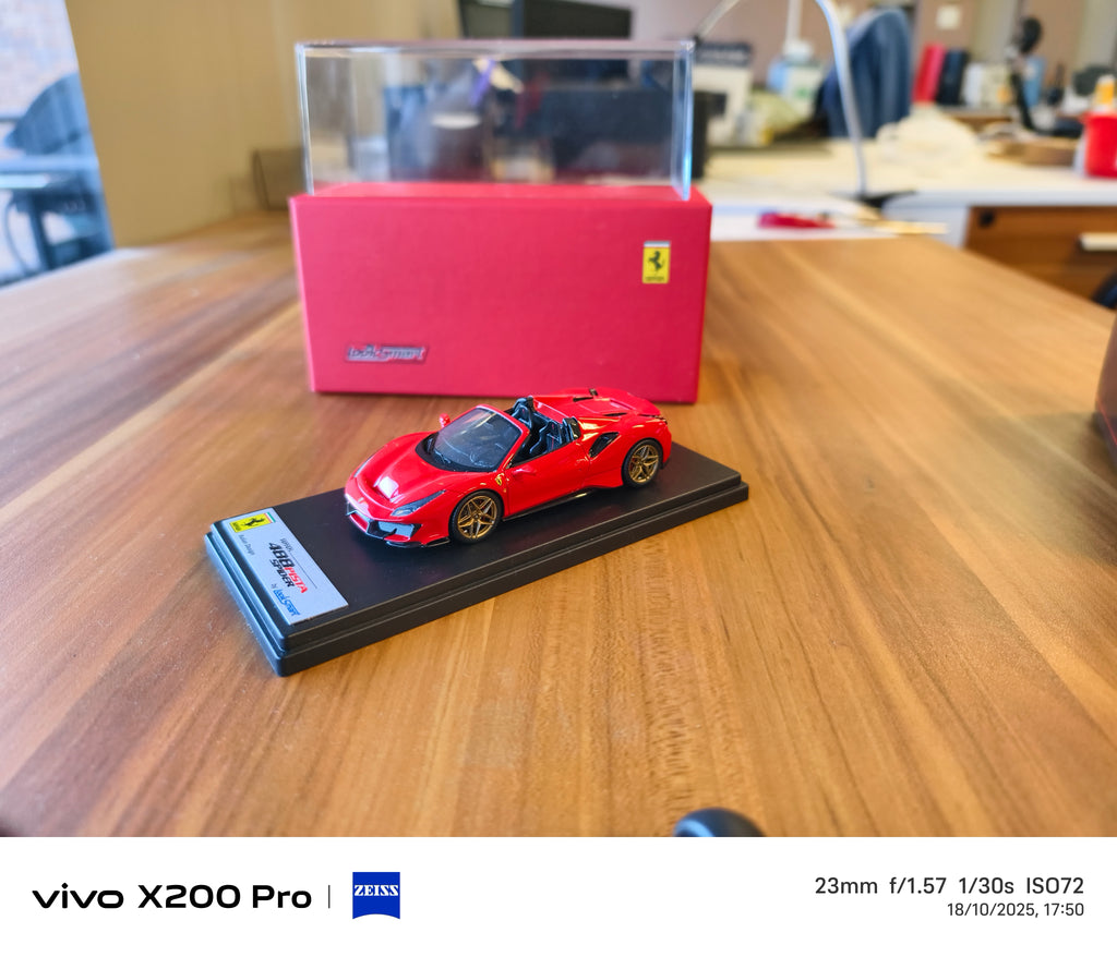 Ferrari 488Pista Spider Looksmart 1/43 scale diecast, resin model car