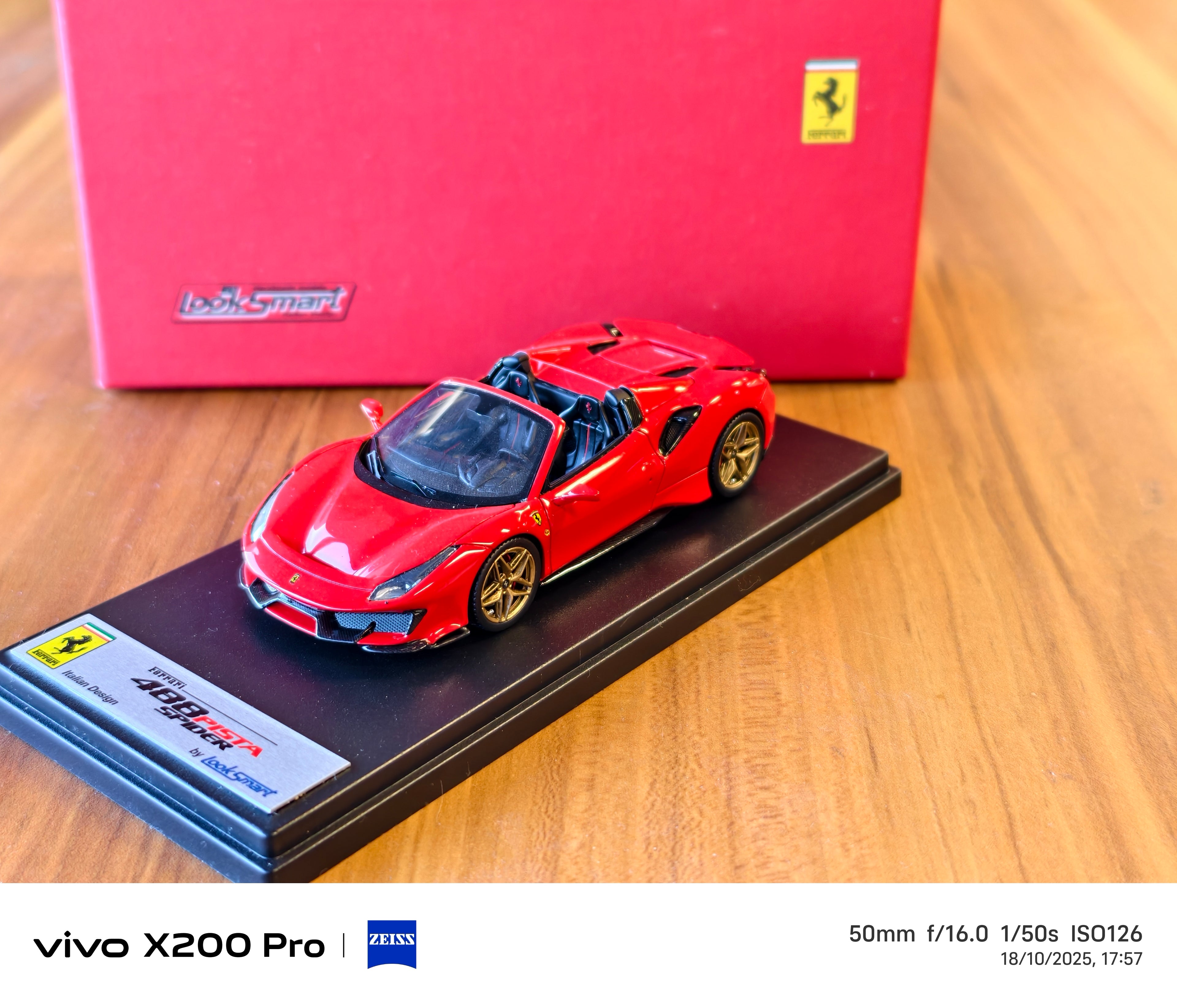 Ferrari 488Pista Spider Looksmart 1/43 scale diecast, resin model car