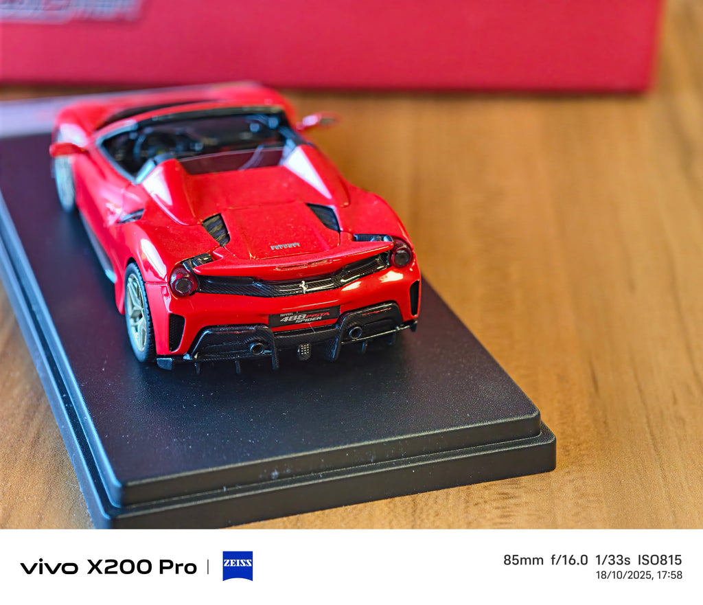 Ferrari 488Pista Spider Looksmart 1/43 scale diecast, resin model car