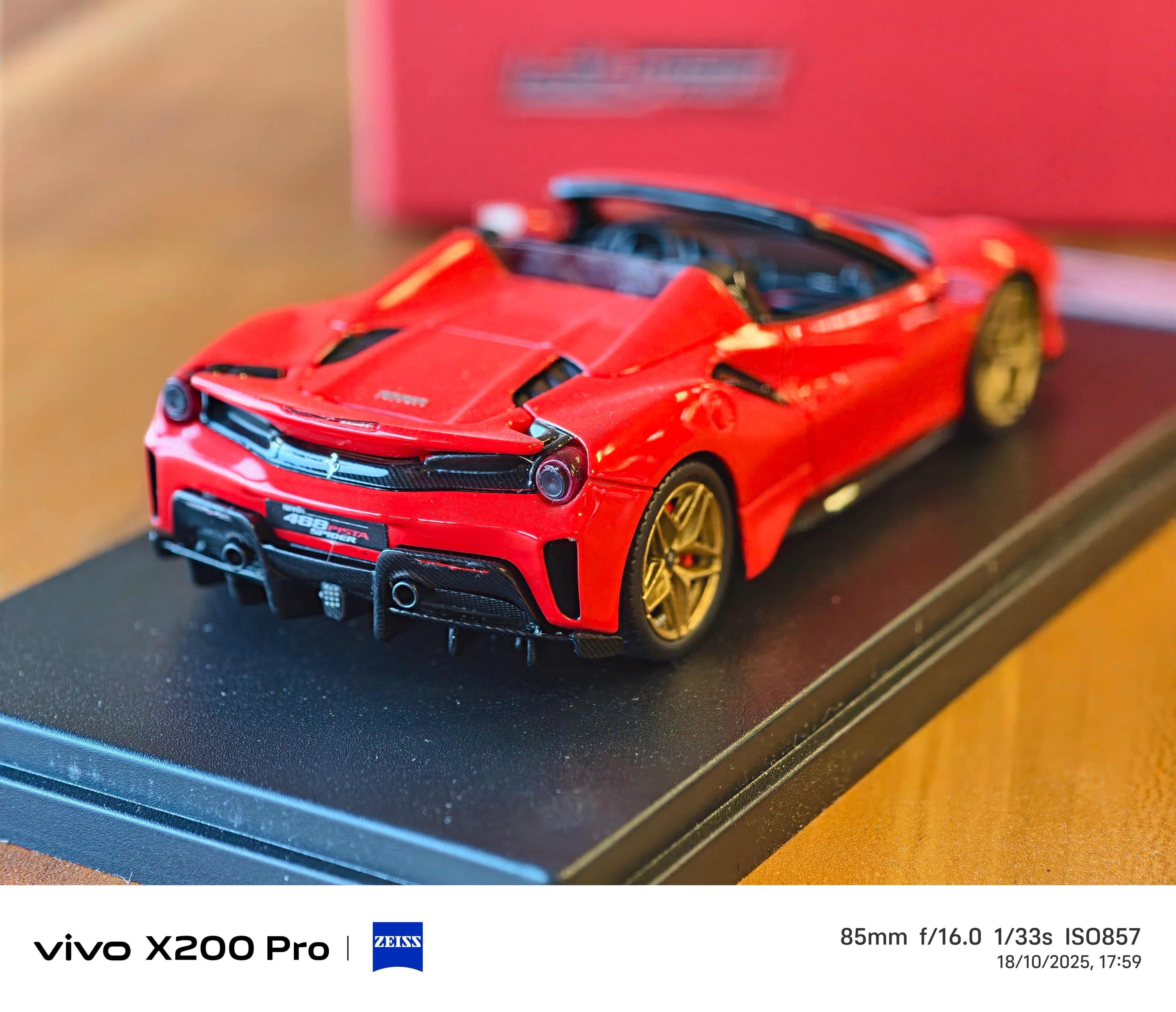 Ferrari 488Pista Spider Looksmart 1/43 scale diecast, resin model car