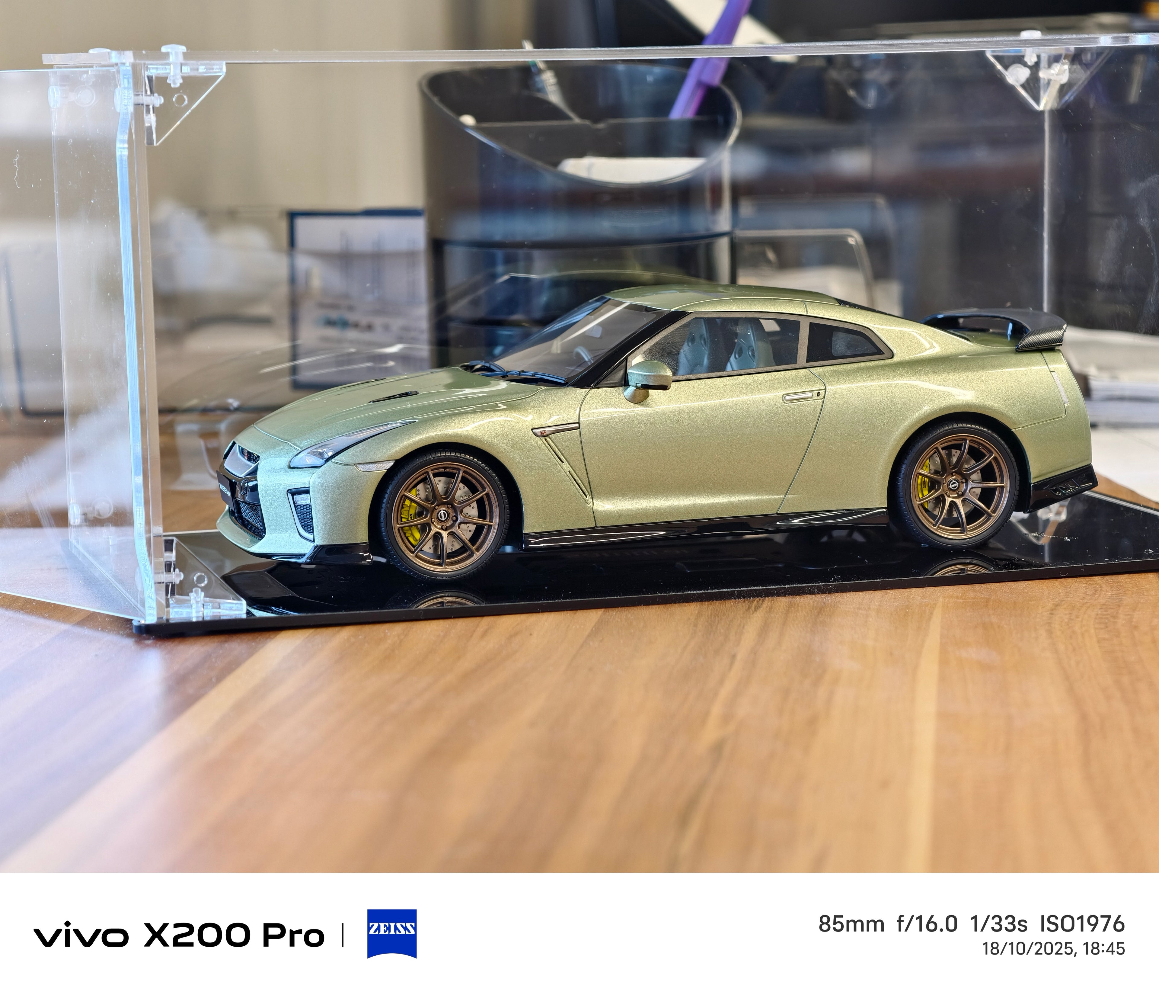 Nissan GT-R R35 Kyosho Samurai Jade Green 1/18