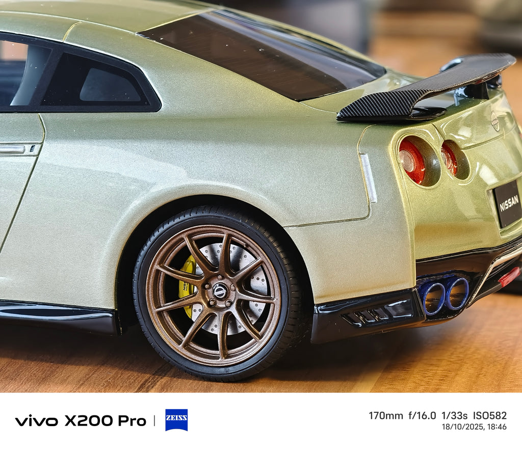 Nissan GT-R R35 Kyosho Samurai Jade Green 1/18