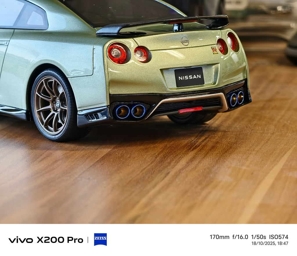 Nissan GT-R R35 Kyosho Samurai Jade Green 1/18