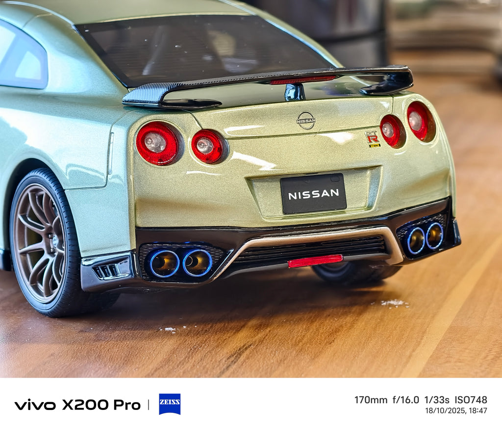 Nissan GT-R R35 Kyosho Samurai Jade Green 1/18