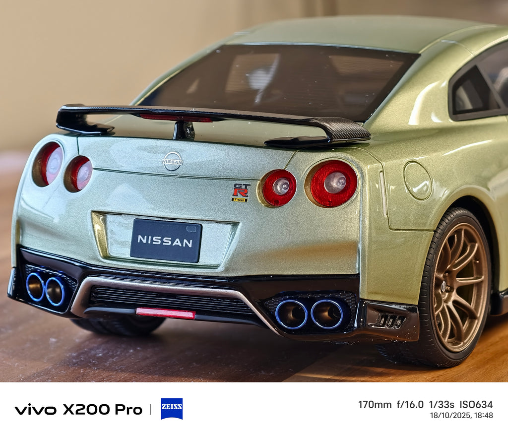 Nissan GT-R R35 Kyosho Samurai Jade Green 1/18