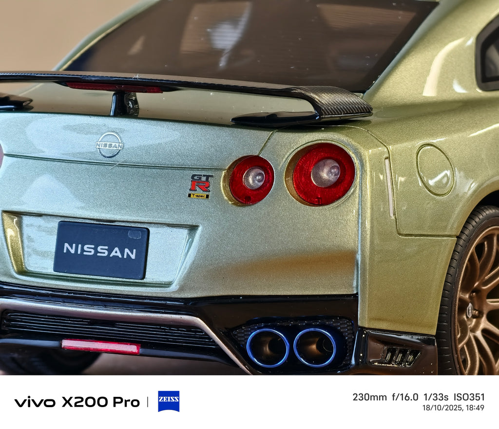 Nissan GT-R R35 Kyosho Samurai Jade Green 1/18