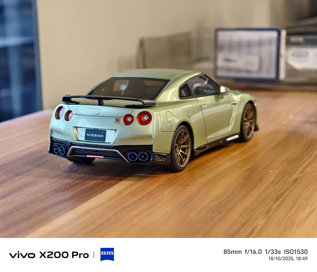 Nissan GT-R R35 Kyosho Samurai Jade Green 1/18