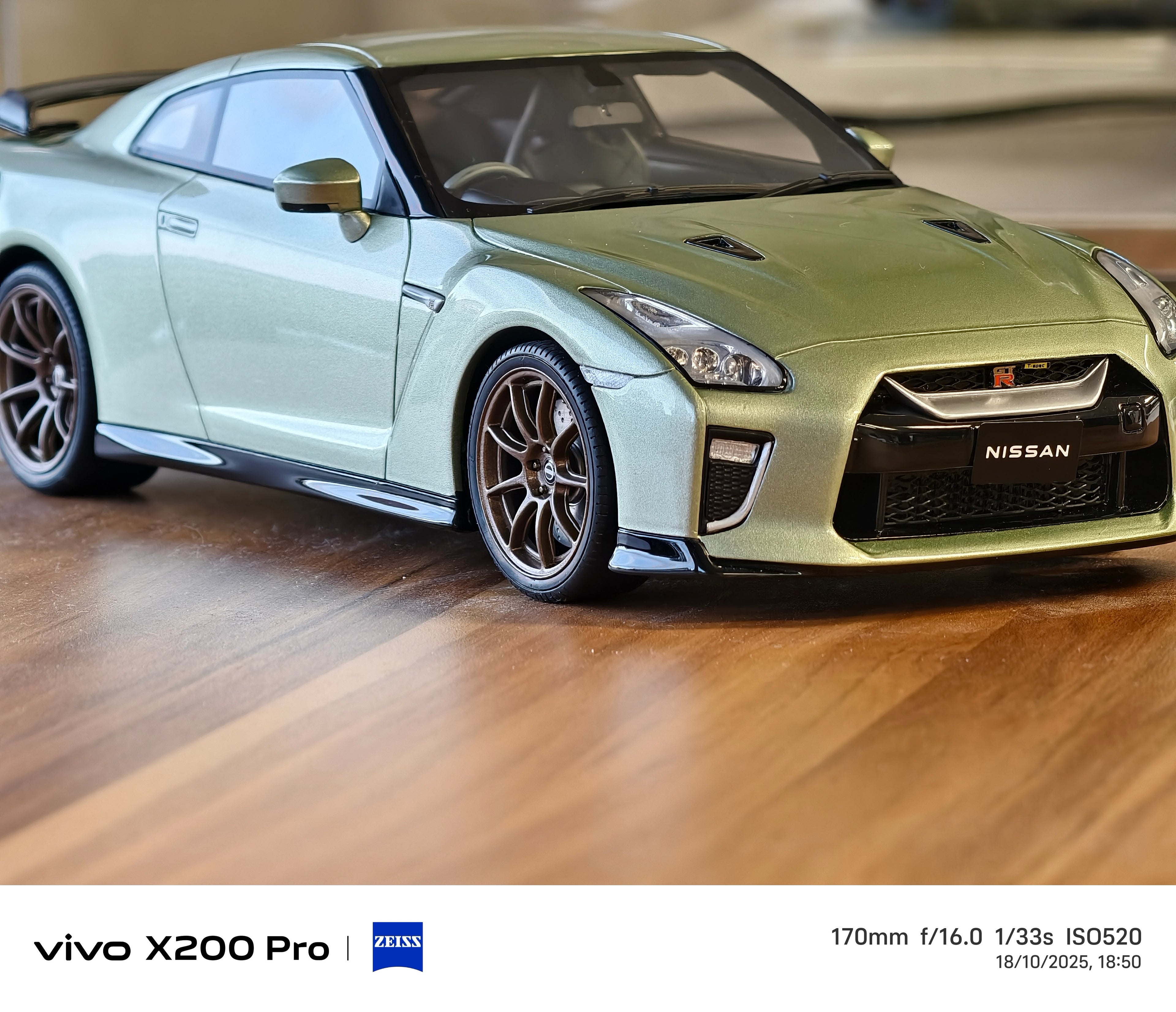 Nissan GT-R R35 Kyosho Samurai Jade Green 1/18