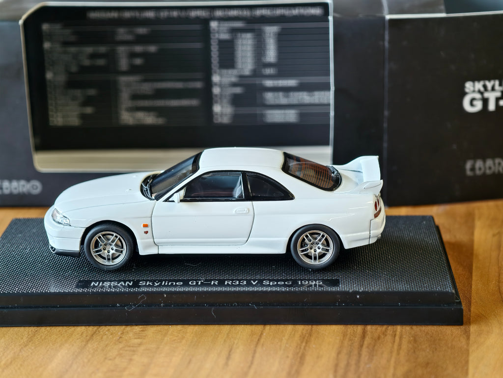 Nissan Skyline GTR R33 in White 1/43 scale Ebbro