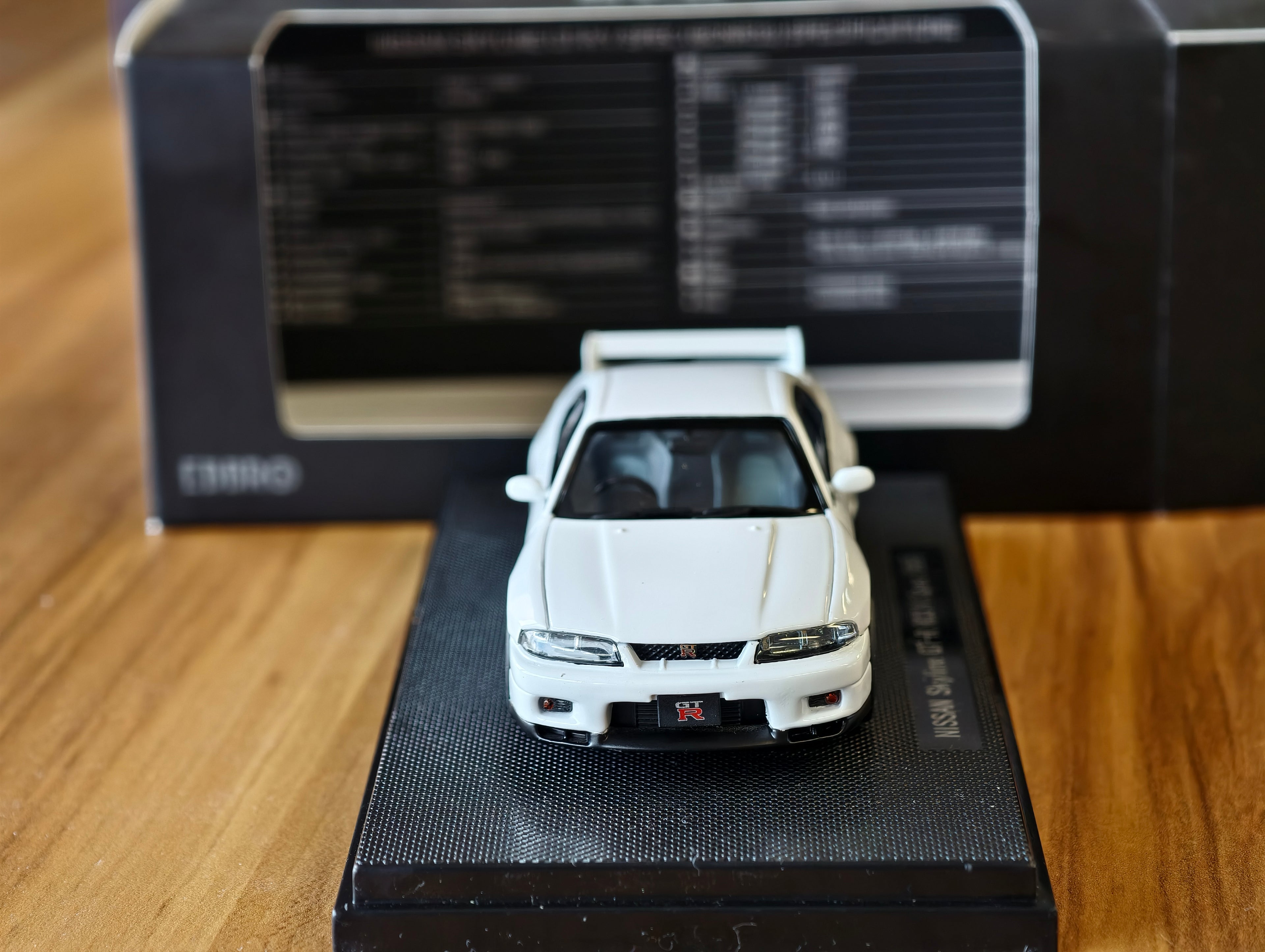 Nissan Skyline GTR R33 in White 1/43 scale Ebbro