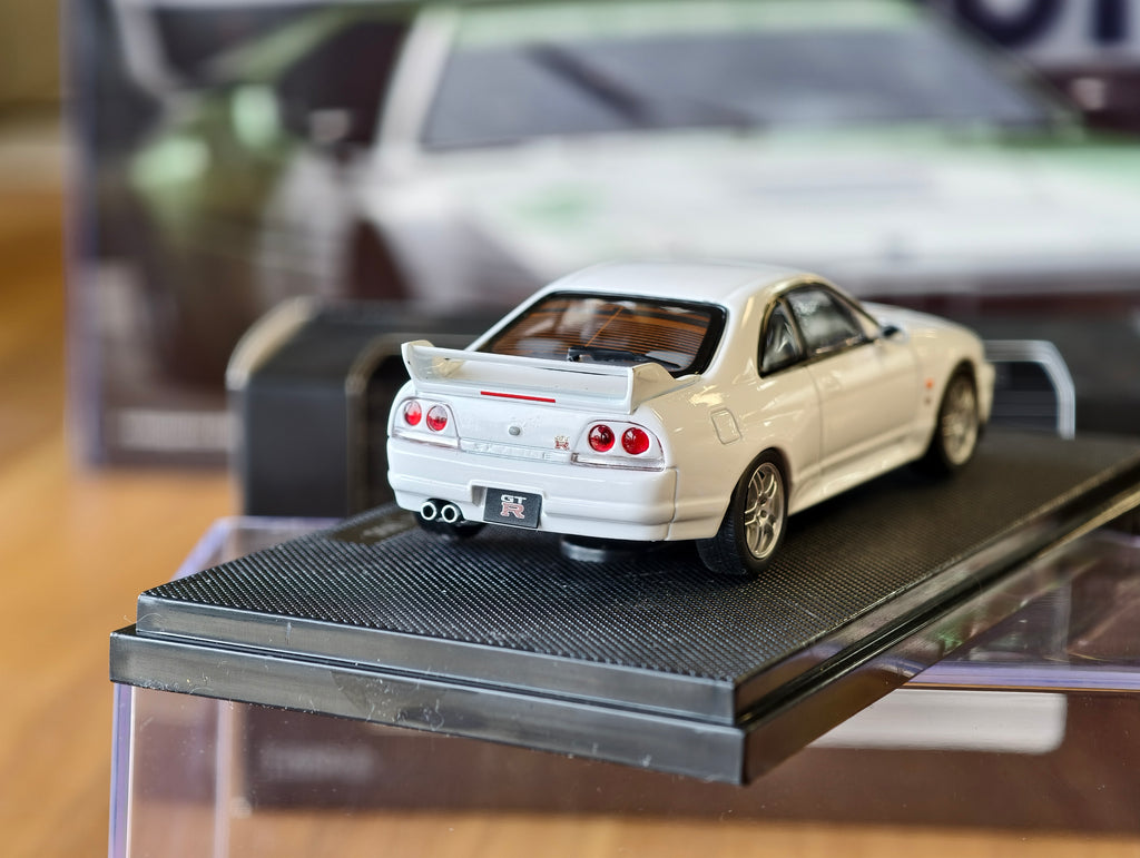 Nissan Skyline GTR R33 in White 1/43 scale Ebbro
