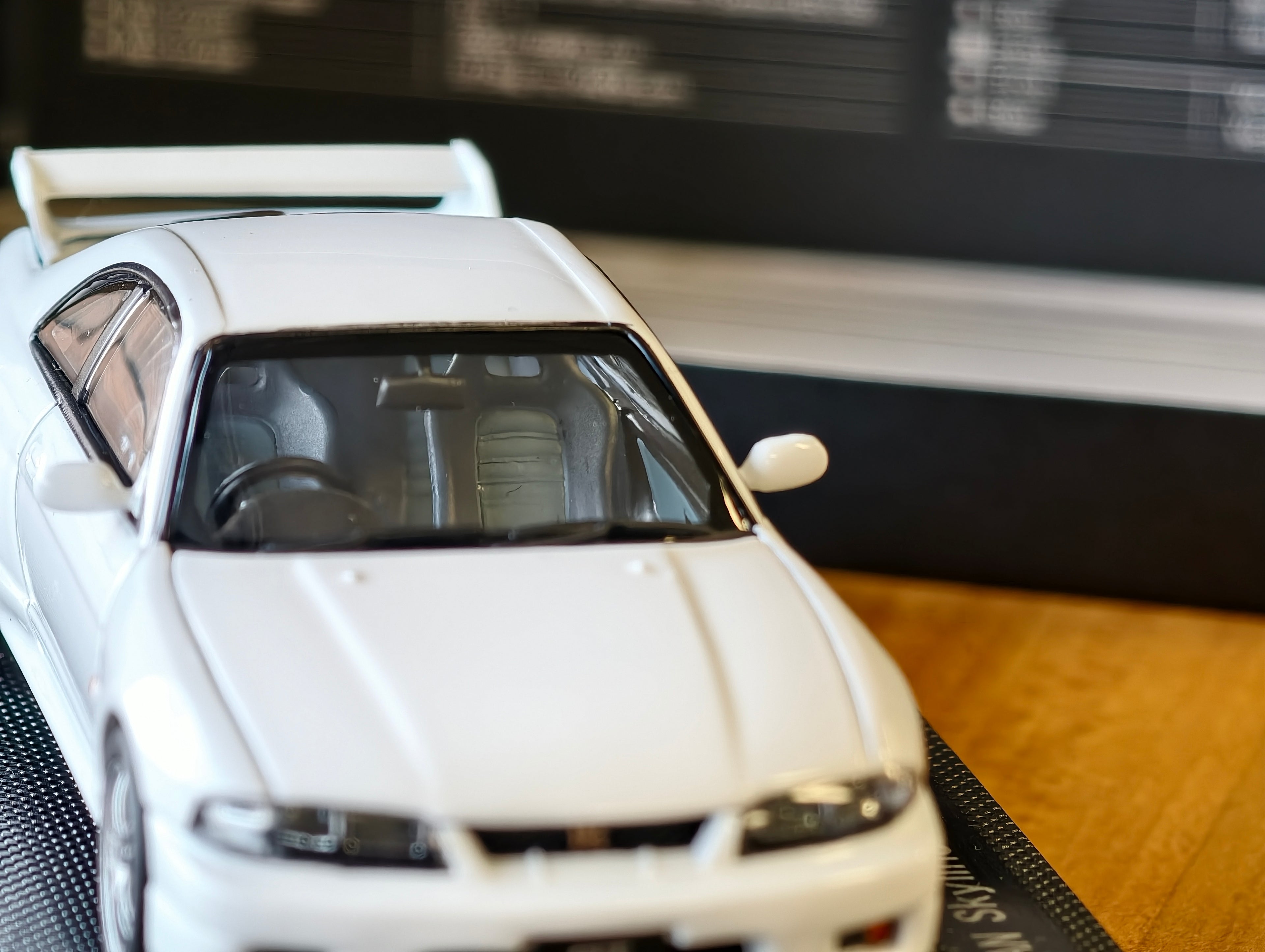 Nissan Skyline GTR R33 in White 1/43 scale Ebbro