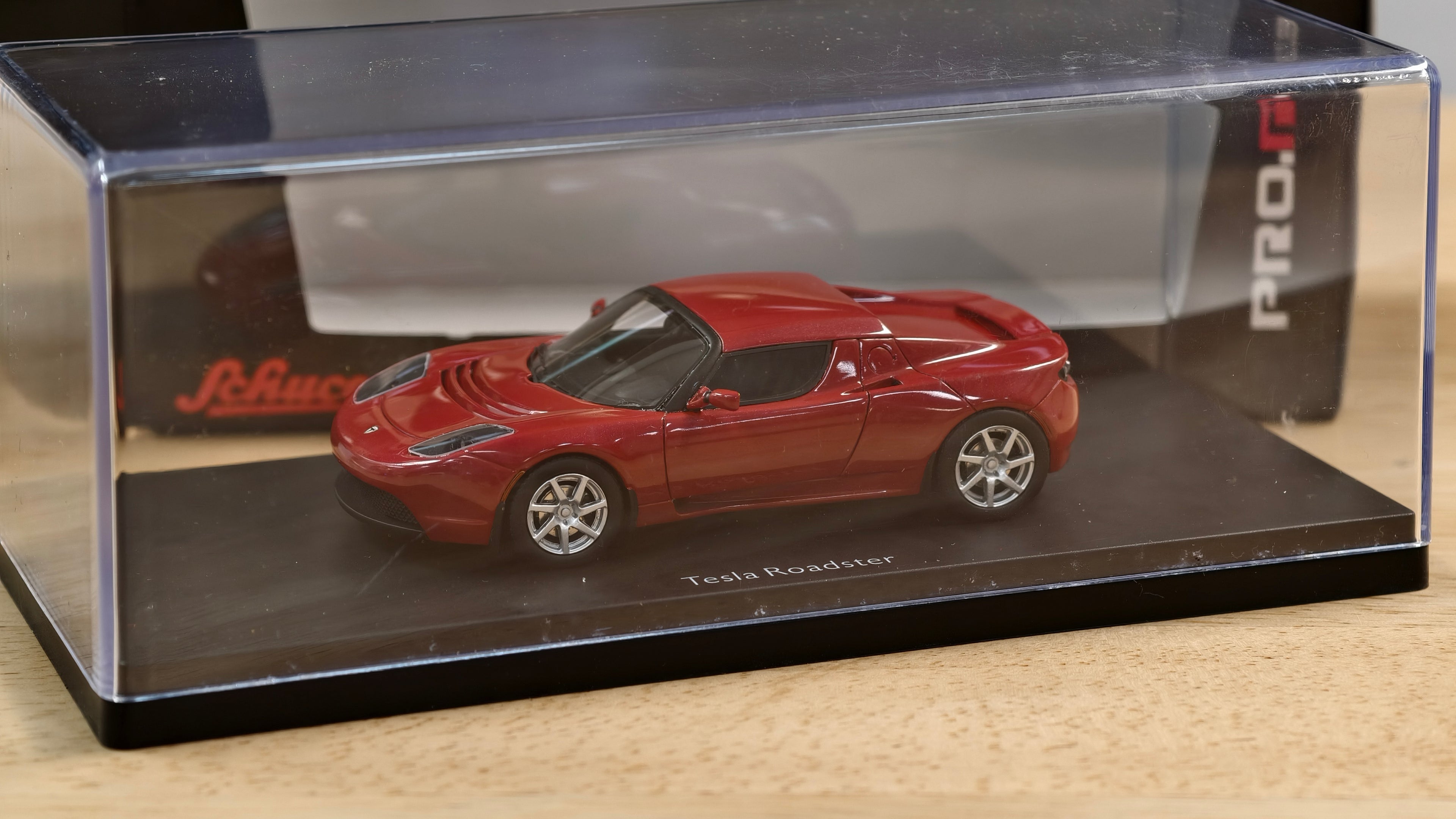 Tesla Roadster 1/43 by Schuco in red