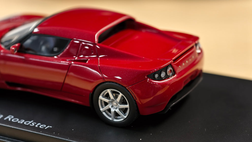 Tesla Roadster 1/43 by Schuco in red