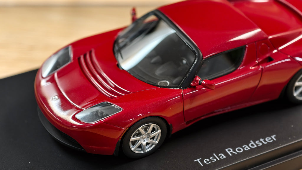 Tesla Roadster 1/43 by Schuco in red